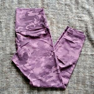 Lululemon Wunder Under Crops